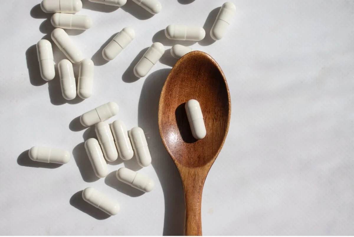 Bạn có nên dùng probiotic hằng ngày không? Lợi ích, tác dụng phụ và lời khuyên từ chuyên gia